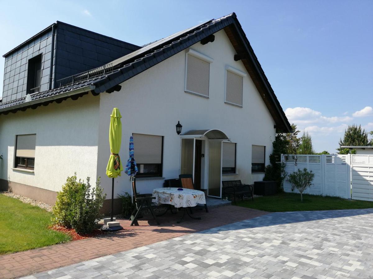 Frauendorf Ruhe Und Bequemlichkeitアパートメント エクステリア 写真